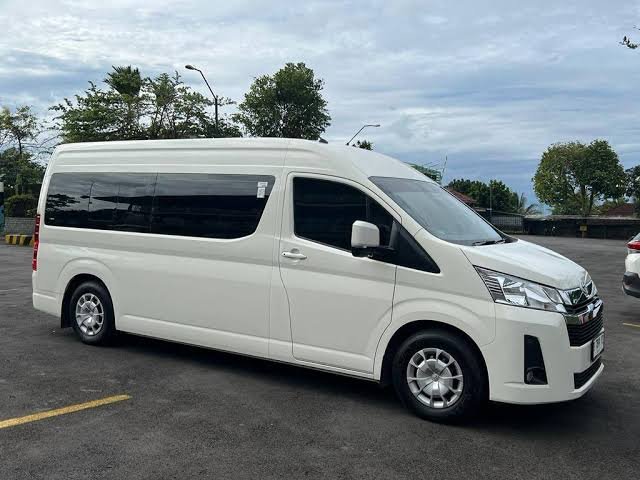 Toyota Hiace Premio VIP